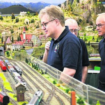 Eintauchen in die Miniatur-Welt - Die Mitglieder des Freiämter Eisenbahn-Amateur-Clubs präsentieren am Jubiläum ihre Anlage. Für Interessierte gibt es einiges zu entdecken. Bild: Archiv/dm