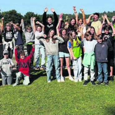 Beim «sCool-Cup» abgeräumt - Die Schülerinnen und Schüler freuten sich über den Erfolg. Bild: zg