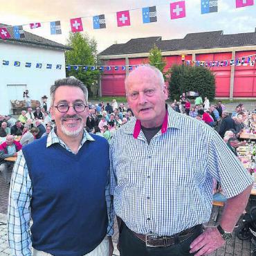 Boswiler Identität in die Welt tragen - Festredner Ralph Huggel (links) und Gemeindeammann Michael Weber.