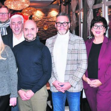 Vor allem die SVP strahlte - Die neue SVP-Fraktion (v. l.): Adrian Kündig, Manfred Breitschmid, Diana Holliger, Fritz Beiner, Roland Büchi, Fabio Pierascenzi, Renato Hübscher, Monika Michel, Stefan Nauer, Sven Rappo. Es fehlen: Peter Christen, Max Hüsser, Daniel Huser. Bilder: Daniel Marti