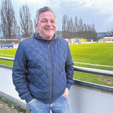 Der bunte Hund, den alle mögen - Auf Besuch in den Niedermatten: Daniel Weiss, FC-Muri-Legende und heute Co-Trainer beim FC Bremgarten. Bild: Stefan Sprenger