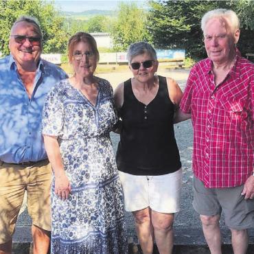 Glück, Taktik und viel Gefühl - Verfügen über ein gutes Augenmass: die Sieger des Pétanque-Wettkampfs. Bild: zg