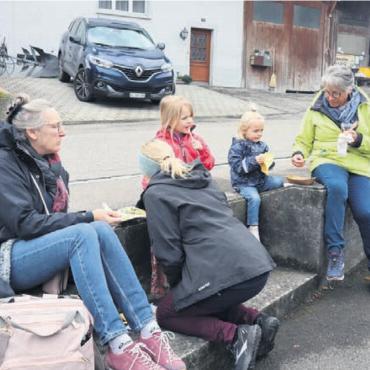 Klein, aber fein - Essen auf dem Steinmäuerchen, das bietet gleich doppelt so viel Genuss. Bilder: vaw