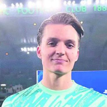 Ausgezeichnet und doch enttäuscht - Gequältes Lächeln: Marvin Keller wird «Player of the Match». Bild: Screenshot/YB