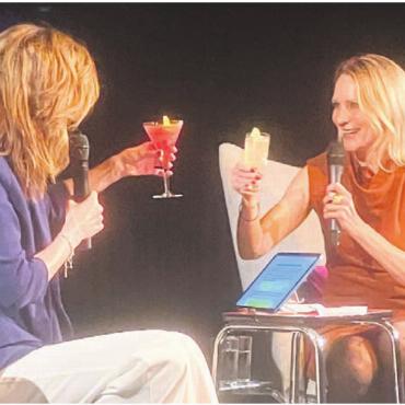 Gross träumen – das Beste erwarten - Ein Prost auf das neue Format: Eva Wannenmacher freute sich über die Talkshow mit Sina. Bilder: Daniel Marti