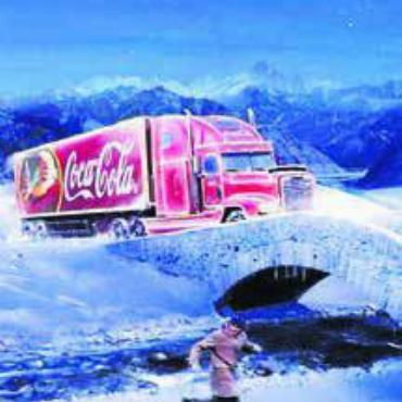Weihnachtstruck fährt vor - Der Coco-Cola-Weihnachtstruck ist zum fünften Mal bei Schüwo Trink-Kultur zu Gast.