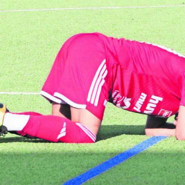 Der Todesstoss - Der FC Muri am Boden. So sah man die Spieler der Klosterdörfler häufig in dieser Saison. Hier im Bild nach dem 1:1-Unentschieden zu Hause gegen Emmenbrücke. Nun ist es klar, die Murianer steigen in die 2. Liga interregional ab. Bild: Archiv/jl