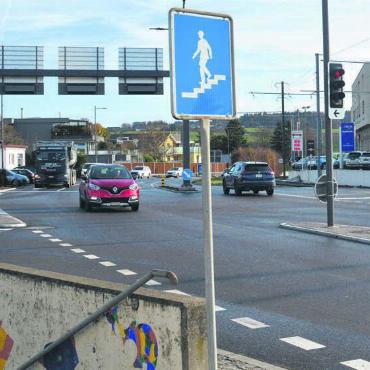 Zahlen belegen Gefühl nicht - Am Mutschellenknoten möchte sich der Kanton alle Optionen offenhalten. Aktuell sieht er die Notwendigkeit einer Tunnelvariante aber nicht. Bild: Roger Wetli