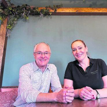 Die eigene Chefin sein - Seit 2016 ein Team: René Holenweger und Merita Gjoka. Nun übernimmt sie ihr eigenes Café. Bild: Stefan Sprenger
