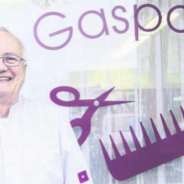 Der letzte Schnitt des Figaro - Nach 56 Jahren schliesst Vito Gasparrini seinen Coiffeurladen. Der 84-Jährige ist in Wohlen eine Coiffeur-Legende. Bild: spr