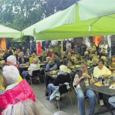 Freude im Bauch - Einen tollen Auftritt legte die Herb Miller Jazz Band aus Wohlen hin. Auch nach 50 Jahren begeistert die Band noch das Publikum. Das Rüebliland-Kafi war bis auf den letzten Platz gefüllt.