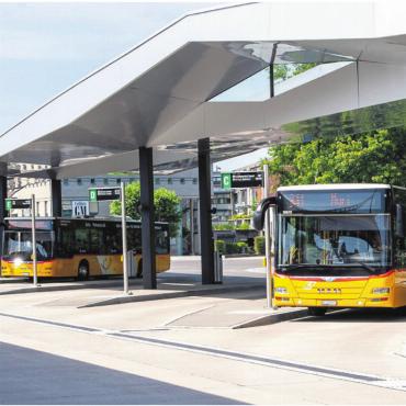 PostAuto verstärkt Angebot im Raum Wohlen - Veränderungen beim Bushof in Wohlen: Auf drei Linien wird das Ruftaxi durch eine reguläre Linie ersetzt und die Ortsbuslinie zu den Sportanlagen wird nicht weitergeführt. Bild: pd