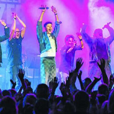 «Mit viel Swissness pur» - Die Schweizer Musikerinnen und Musiker nehmen die Zuschauer mit auf eine Reise durch die Geschichte der Schweizer Hits. Bild: pd