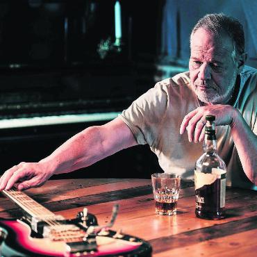 Mit kindlicher Freude - Renato Rocchinotti war 25 Jahre Sänger der Country-Band Howdy. Jetzt widmet er sich dem Blues. Bild: zg