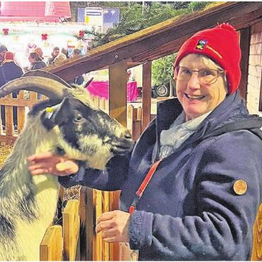 Immer voller Tatendrang - Sabina Glarner betont immer wieder, dass der Christchindli-Märt 
nur dank den Helfenden so 
erfolgreich ist. Sie leistet jedoch einen 
enormen Beitrag für dieses Gelingen und hält den Kopf für den Anlass und 
den Verein hin. Nun ist sie auch «Kopf des Monats».
Bild: zg