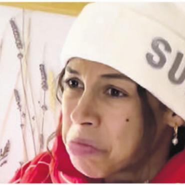 Das «Fomo»-Gefühl - Melanie Hasler schaut im Hotelbett der Zeremonie zu. Bild: Screenshot Instagram