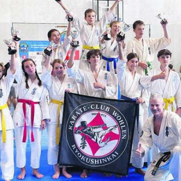 Fünf Wohler Siege - Die Wohler Karatekas hatten allen Grund zum Jubeln. Bild: zg