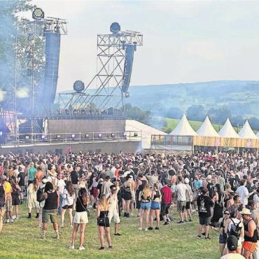 Bilder, Menschen, Emotionen - 14. Juni: Rund 17 000 Besucherinnen und Besucher machen das «Hive Air» in der Waldlichtung zwischen Wohlen und Waltenschwil zur Partyhütte. Im nächsten Jahr macht das Festival in Wohlen Pause. Bilder: chh / spr / mo / dm / sh / zg