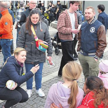 «Eine von uns» - Das Beriker Sporttalent nahm sich viel Zeit für seine Fans, verteilte Autogramme und stand für Fotos zur Verfügung.