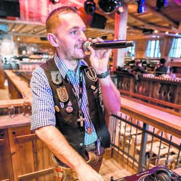 Ein grosses Fest für alle - DJ Xandl aus dem österreichischen Ischgl wird am Freitag- und Samstagabend für gute Feststimmung 
sorgen.
Bilder: zg/Annemarie Keusch