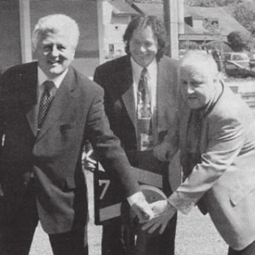 Es wächst zusammen, was zusammengehört - Weichen stellen für die Zukunft (von links): Herbert Huber (VR-Präsi WM-Bahn), Direktor Fritz Luchsinger und Albert Seiler (VR-Präsi BDB). Bild: Archiv