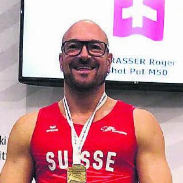 Die Maschine feiert - Der starke Mann ist happy: Roger Strasser holt sich den EM-Titel. Bild: zg