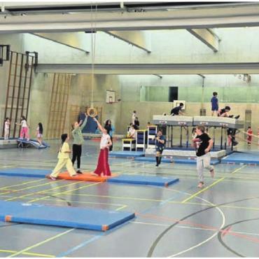 Bewegung und Begegnungen - In der Turnhalle gibt es immer viele Möglichkeiten, um sich so richtig auszupowern. Bild: zg