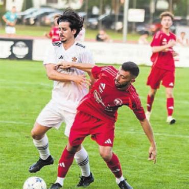 Packung für Bremgarten - Die Bremgarter (in Rot) mussten gegen Klingnau untendurch. Bild: fcb