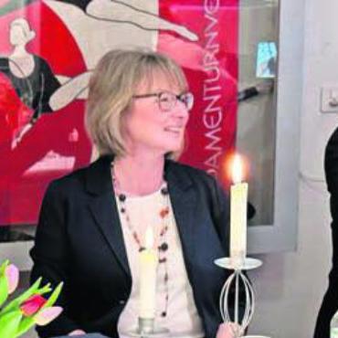 Vom Arzt genehmigt - Julia Stierli (links) mit Mutter Irene und Jurymitglied Alex Wagner.