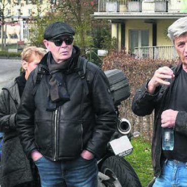Auf der Suche nach Harmonie - Architekt Stefan Hegi (rechts) erklärt.