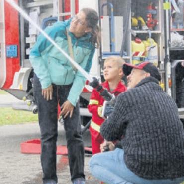 Werbung in eigener Sache - Keiner zu klein, ein Feuerwehrmann zu sein. Bilder: pf