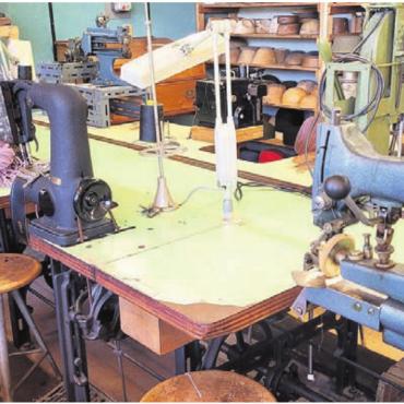 Geschichte lebendig machen - Die alten Nähmaschinen haben Jahrzehnte auf dem Buckel, funktionieren aber tadellos.