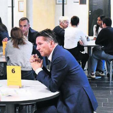 Mehrwert für junge Menschen - Informationen aus erster Hand zum Arztberuf und zum Bankenwesen sind bei den jungen Menschen hoch im Kurs.