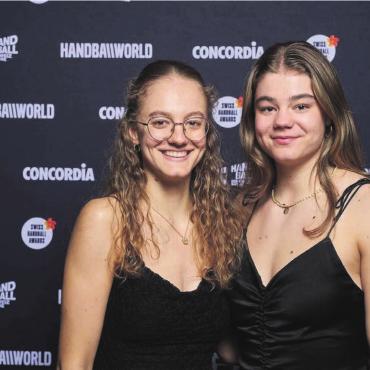 Grosse Schwester, grosse Ziele - Die beiden handballbegeisterten Snedkerud-Schwestern Larissa (links) und Nora.