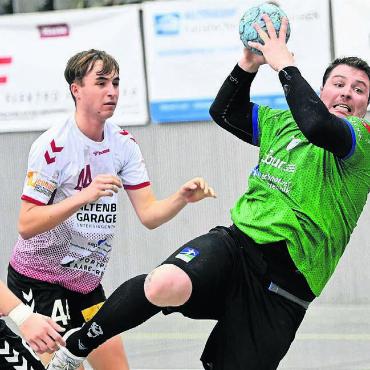 Probleme, Gerüchte und Rücken - Teamcaptain Pascal Baur (rechts) leidet unter Bandscheibenvorfällen. Er macht sich Gedanken um seine Zukunft. Dem Team fehlt der Routinier eindeutig. Bilder: awa/jl