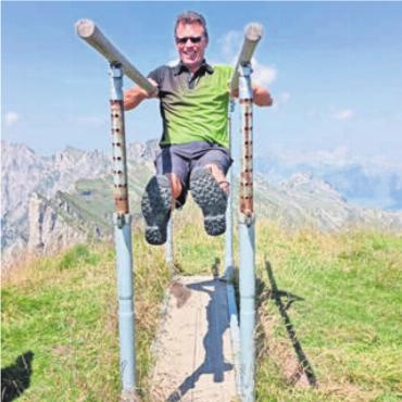 Barrenturnen in 2342 Metern Höhe - Showeinlage in luftiger Höhe.