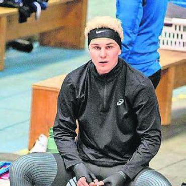 Vom Puckjäger zum Eisflitzer - Nico Berger nach dem Training auf der Anlage in Inzell. In der Schweiz gibt es keine Longtrack-Bahn über 400 m. Die Anlage in Oberbayern ist die nächste, wo er so trainieren kann.