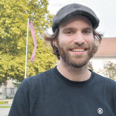 Ein erster Schritt - Stefan Burkard ist überzeugt, dass bessere Verbindungen mit Nachtzügen die Region attraktiver machen. Bild: Annemarie Keusch