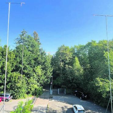 Viel Hektik und ein Affront - Die enge Situation am Freihofweg ist kaum gemacht für das Projekt der Firma Stach AG: Die Ortsbürger kämpfen für den Schutz der benachbarten Villa Isler samt Park und Bäumen – und kritisieren den Gemeinderat erneut scharf. Bild: Archiv/zg