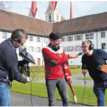 300 Stunden live vom Klosterhof - Das Radio-Team ist bereit. Bild: ake