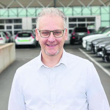 «Zaubern kann niemand» - Nach vier Jahren Pause kehrt Thomas Geissmann in die Politik zurück. Der Mitinhaber und Mitglied der Geschäftsleitung der Garage Geissmann möchte im Herbst zum Gemeinderat gewählt werden. Bild: zg