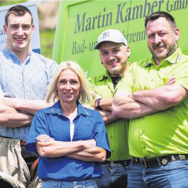 Fachkompetenz für Bad- und Duschtrennwände seit 25 Jahren - Kompetente wie erfolgreiche Fachleute in ihrer Sparte (v.l.): Schwinger Damian Ott, Monika Brugger, Antonino Corso und Martin Kamber. Bild: zg