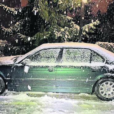 Unfall mit Folgen - Bei der Kollision wurde der Seitenspiegel beschädigt. Bild: pd