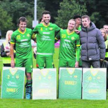 sie dem Club ein Geschenk zu-