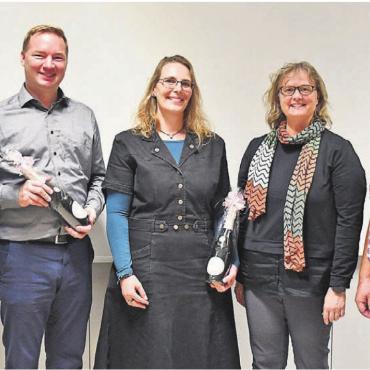 Organisation mit Vorbildcharakter - Informieren über zahlreiche Angebote im Alter (v. l): Thomas Peterhans, Präsident Seniorenrat; Heiko de Coninck, Geschäftsleiter Spitex Mutschellen-Reusstal; Franziska Schuler, Stellenleiterin Pro Senectute; Ursula von Felten, Sozialarbeiterin Pro Senectute; und Thomas Moor, Vizepräsident Seniorenrat. Bilder: Monica Rast
