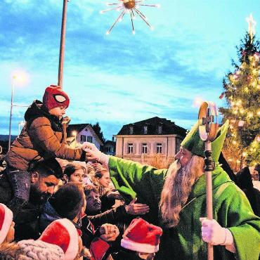Auf dem Totenbett versprochen - Lichterzauber und vorweihnachtliche Stimmung. All dies vereint dieser Anlass perfekt miteinander. Bilder: Joël Gattlen