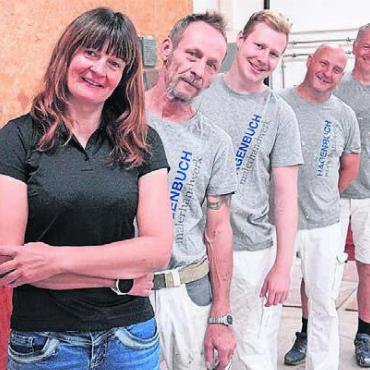 Die Hagenbuch-Malerhandwerker - Die fünf Malerhandwerker (v.l.): Thery Bircher, Ferdi Hofer, Adrian Sutter, Martin Lüthi, Markus Schneider, rundum Läden vom Kloster Hermetschwil. Bild: rts
