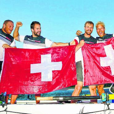 Der Weltrekord ist da - So sehen erneute Sieger aus. Swiss Raw (von links) mit Jan Hurni, Ingvar Groza, Samuel Widmer und Yassin Boussena gewinnt nach der Atlantic auch die Pacific Challenge. Bilder: World‘s Toughest Row