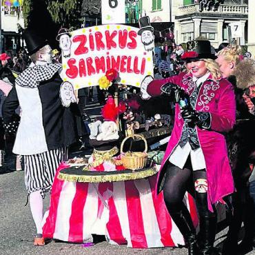 Märchenhaft in die fünfte Jahreszeit - Kunterbuntes Treiben mit Zirkus Sarminelli aus Sarmenstorf. Bilder: Britta Müller