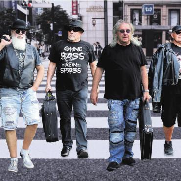 Unverblümt ehrlich - Authentisch: Die Band «flector» mit Bandleader Carlo Gartenmann (3. von links). Bilder: Monica Rast / pd